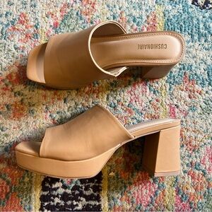 Cushionarie Cupid Platform Dress Sandals size 7 W